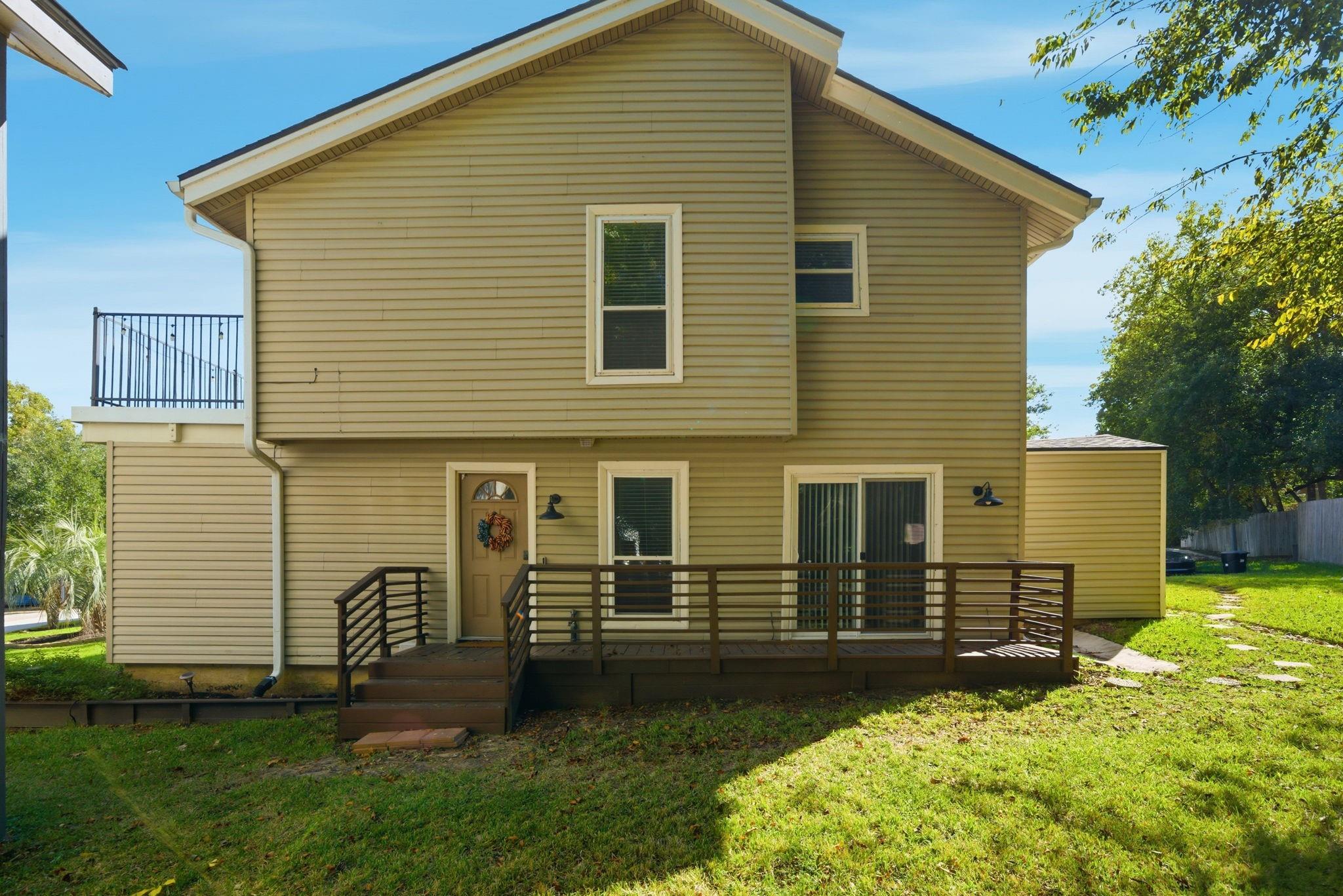 24 Lakeview Village
