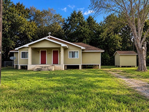 Photo of 211 N Texas Avenue, Holiday Lakes, TX 77515 (MLS # 50715491)