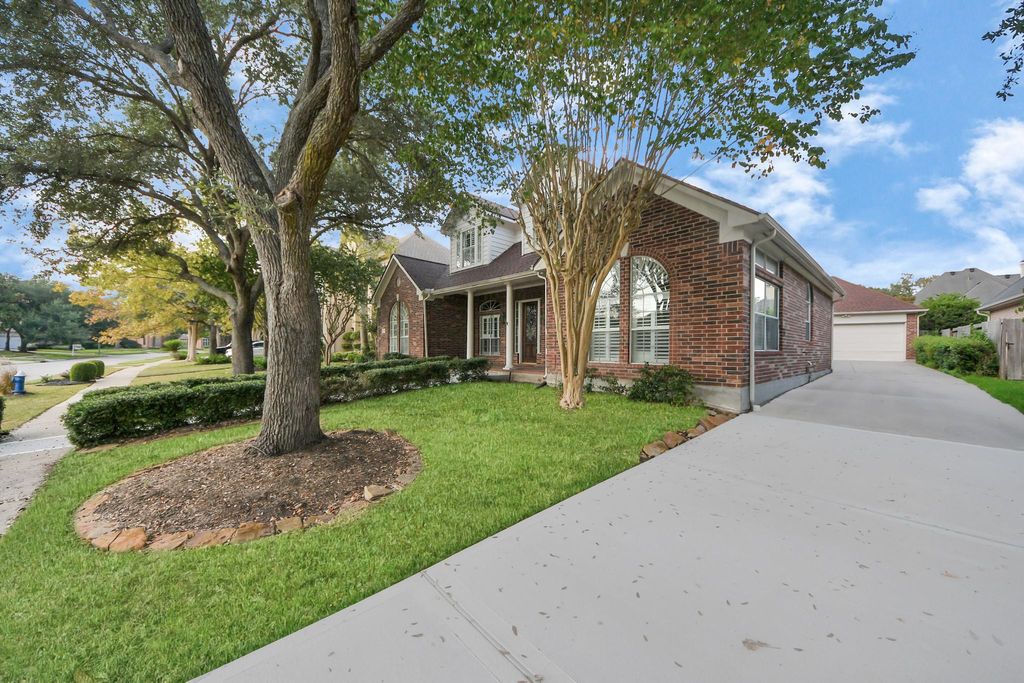 Photo of 13614 Ashley Run, Houston, TX 77077 (MLS # 18421888)