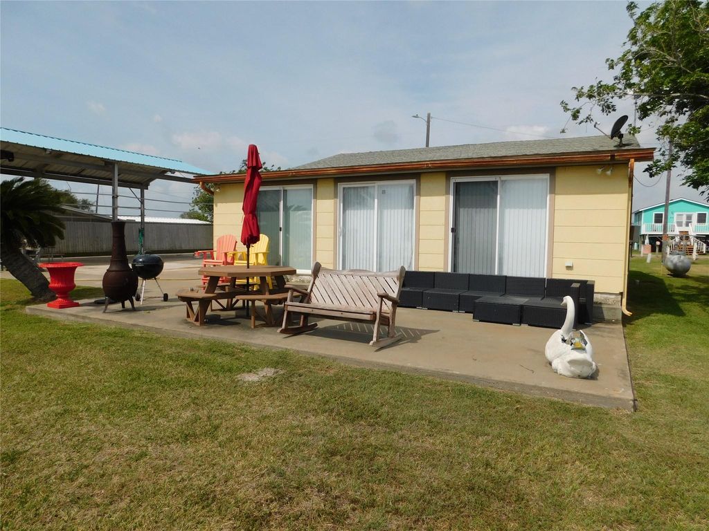 Photo of 635 Marshall Johnson Avenue S, Port Lavaca, TX 77979 (MLS # 2233282)