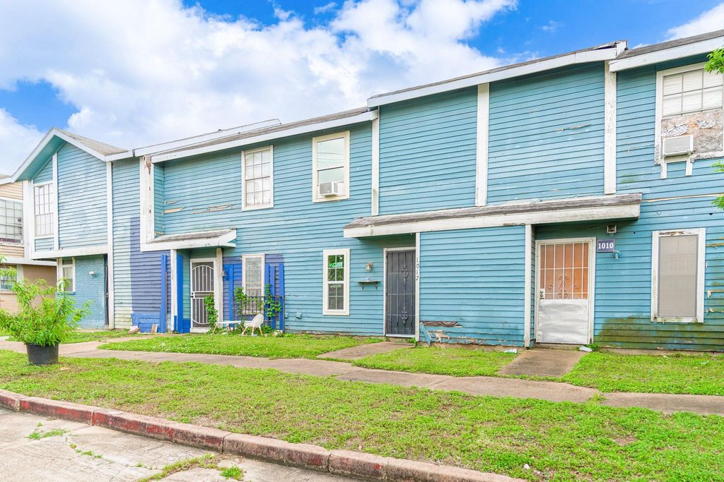 Photo of 8323 Wilcrest Drive #1012, Houston, TX 77072 (MLS # 30221693)