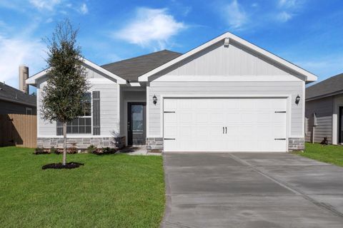 Photo of 15515 Caramel Springs Drive Dr, Conroe, TX 77303 (MLS # 38913910)