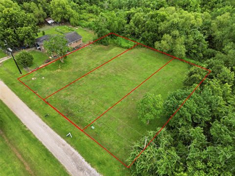 Photo of 7117 Lewis Road, Hitchcock, TX 77563 (MLS # 37431445)