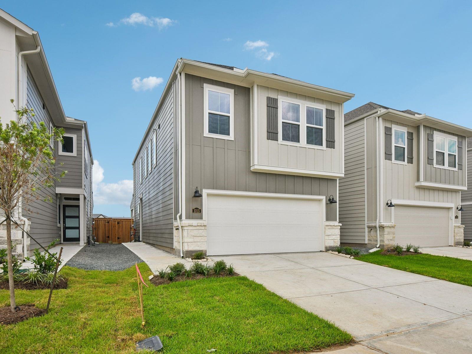 1015 Cedar Place Lane