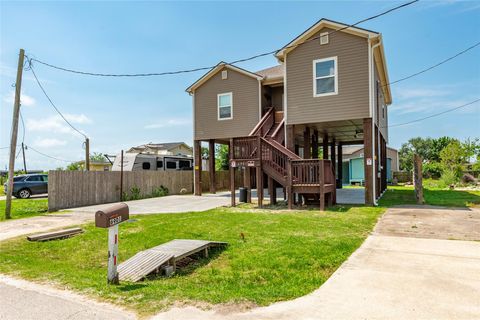 Photo of 6901 Schlitz Lane, Hitchcock, TX 77563 (MLS # 96653510)