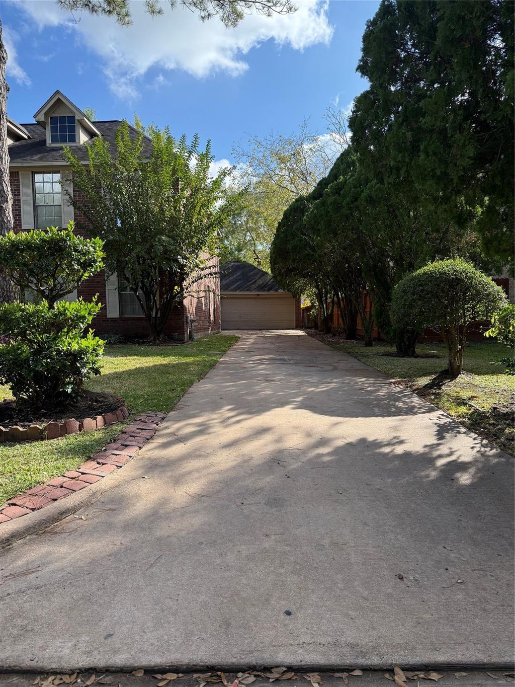 Photo of 9731 New Kent Drive, Sugar Land, TX 77498 (MLS # 45805157)