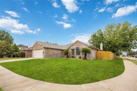 Homes For Sale - 6647 Amberfield Lane<br/> Harris County, Katy, TX 77449