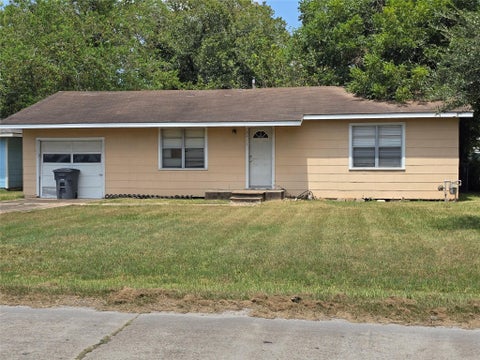 Photo of 2611 1st St ST, Bay City, TX 77414 (MLS # 57084268)