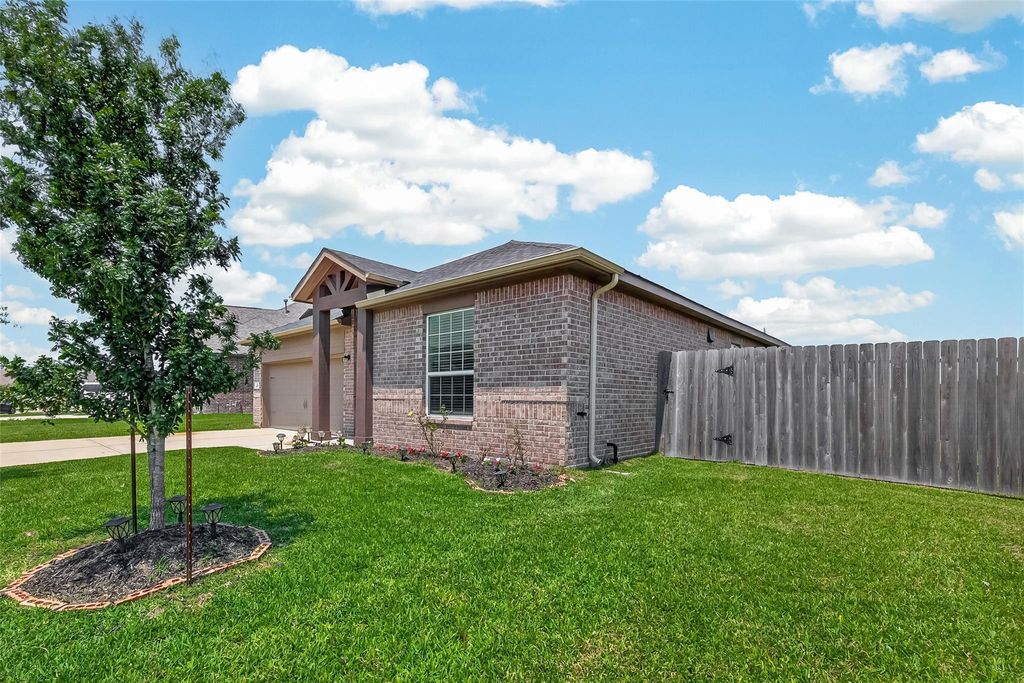 Photo of 4519 Crescent Lake Circle, Baytown, TX 77521 (MLS # 39765451)