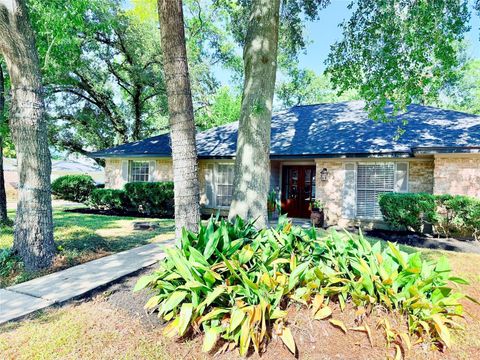 Photo of 7146 Bayou Forest Drive, Houston, TX 77088 (MLS # 9859643)