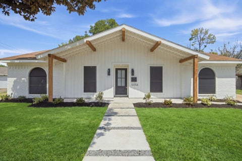 Photo of 10358 Sageplum Drive, Houston, TX 77089 (MLS # 28268162)