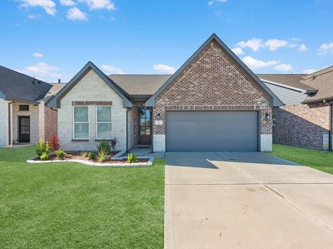 Photo of 10 N Forrest Avenue, La Porte, TX 77571 (MLS # 85956011)