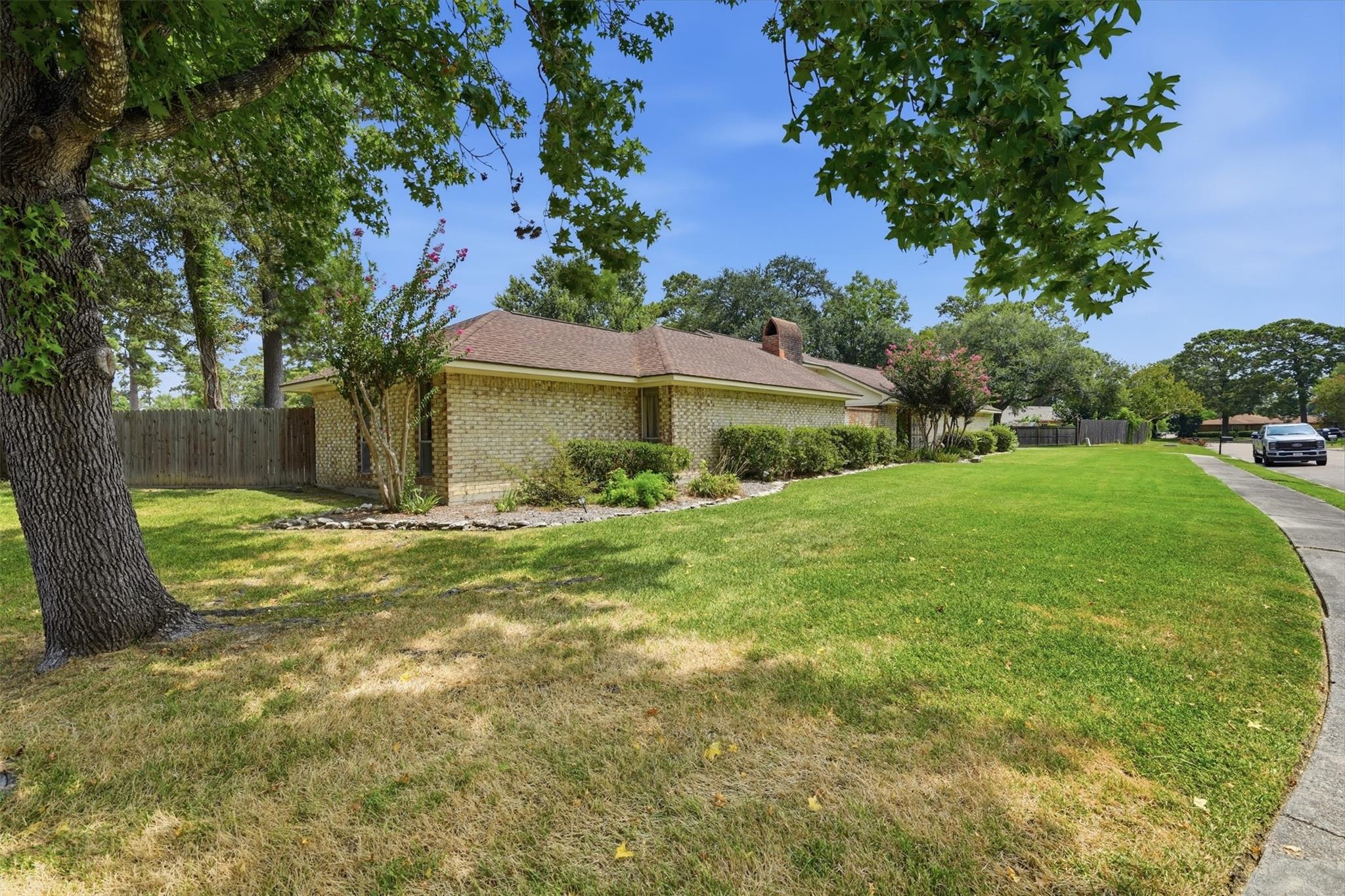 3508 Camelot Street