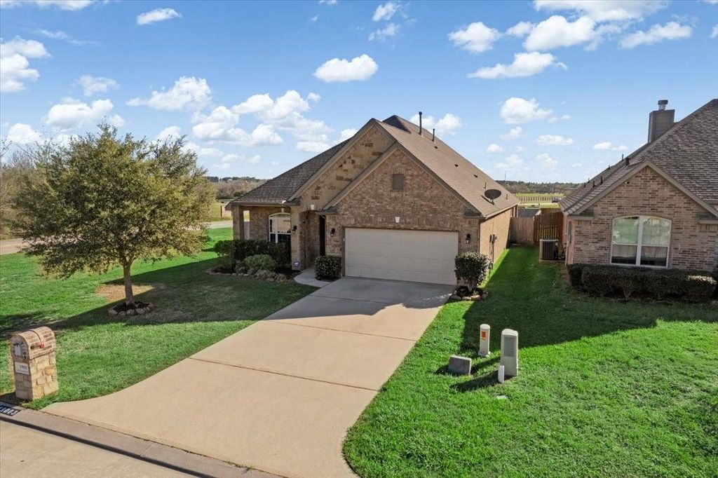 Photo of 19003 Minero Lane, Montgomery, TX 77356 (MLS # 32225839)