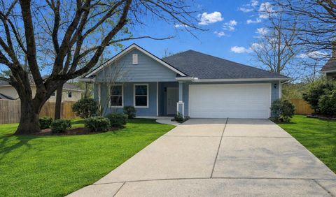 Photo of 10 Druids Glen Place, The Woodlands, TX 77382 (MLS # 63181552)