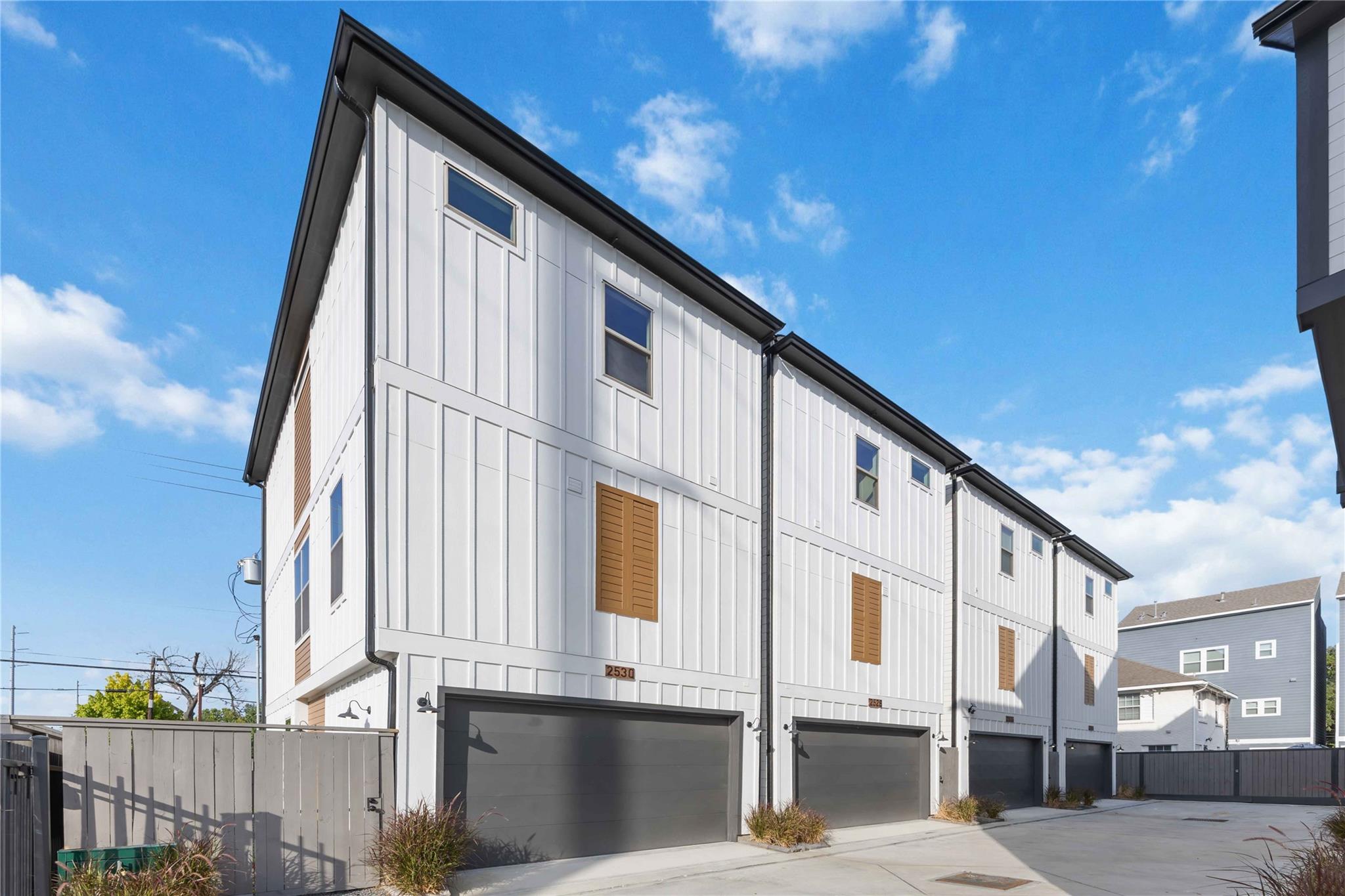 2530 Live Oak Street