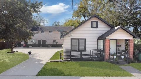 Multifamily For Rent - 605 E Hunnicutt Street #A<br/> Baytown, TX 77520
