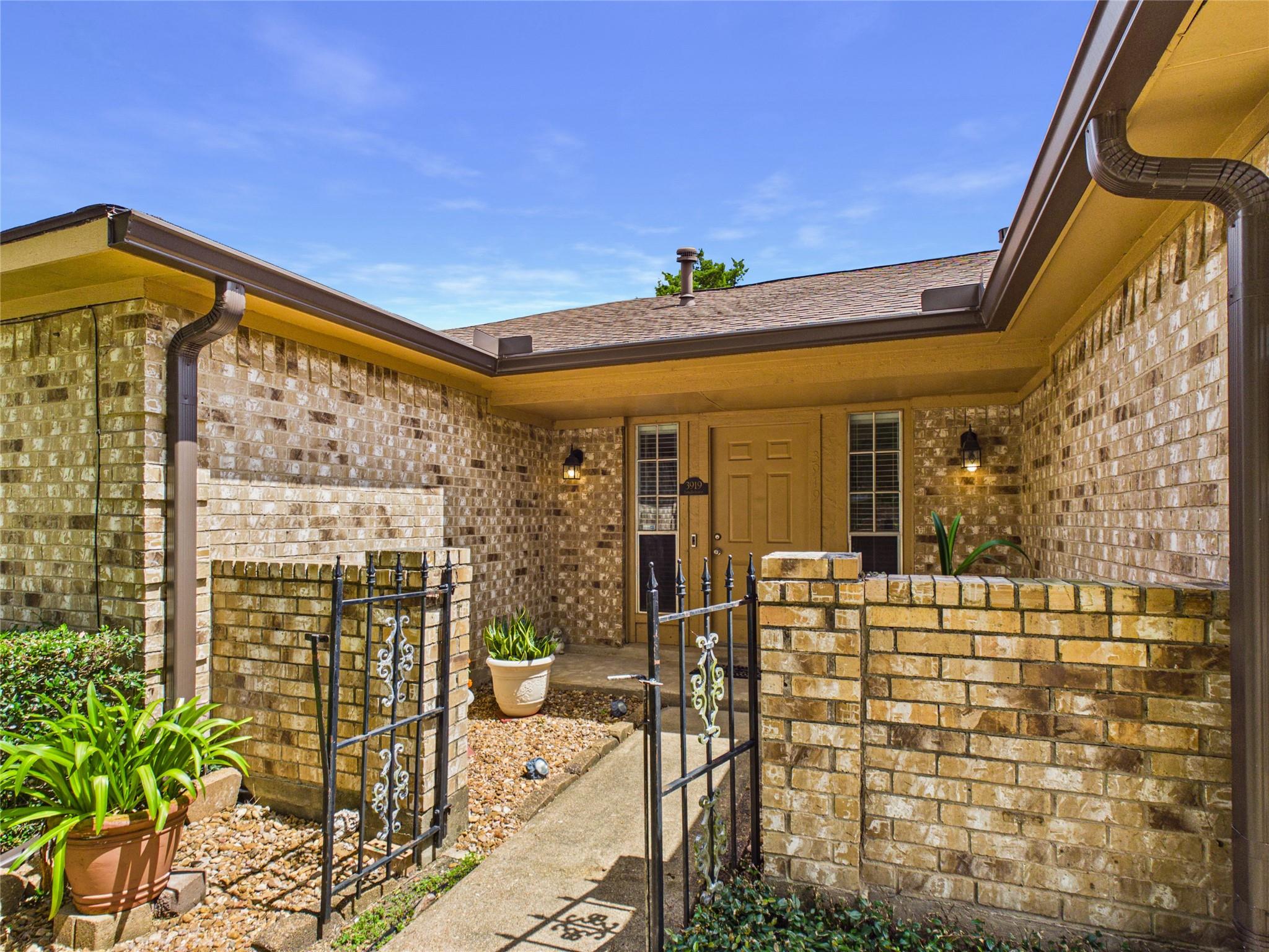 3919 Sandlehurst Drive