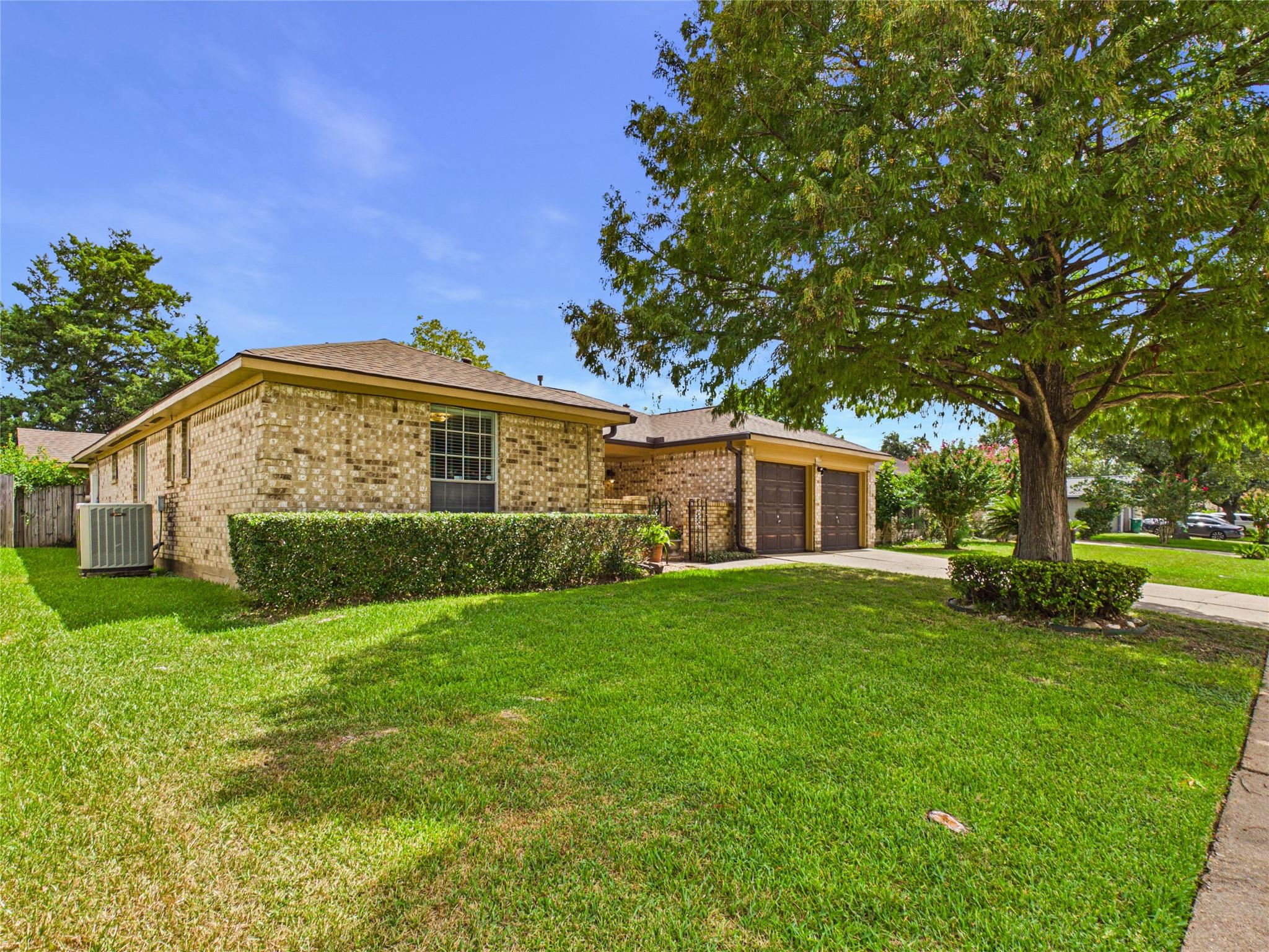 3919 Sandlehurst Drive
