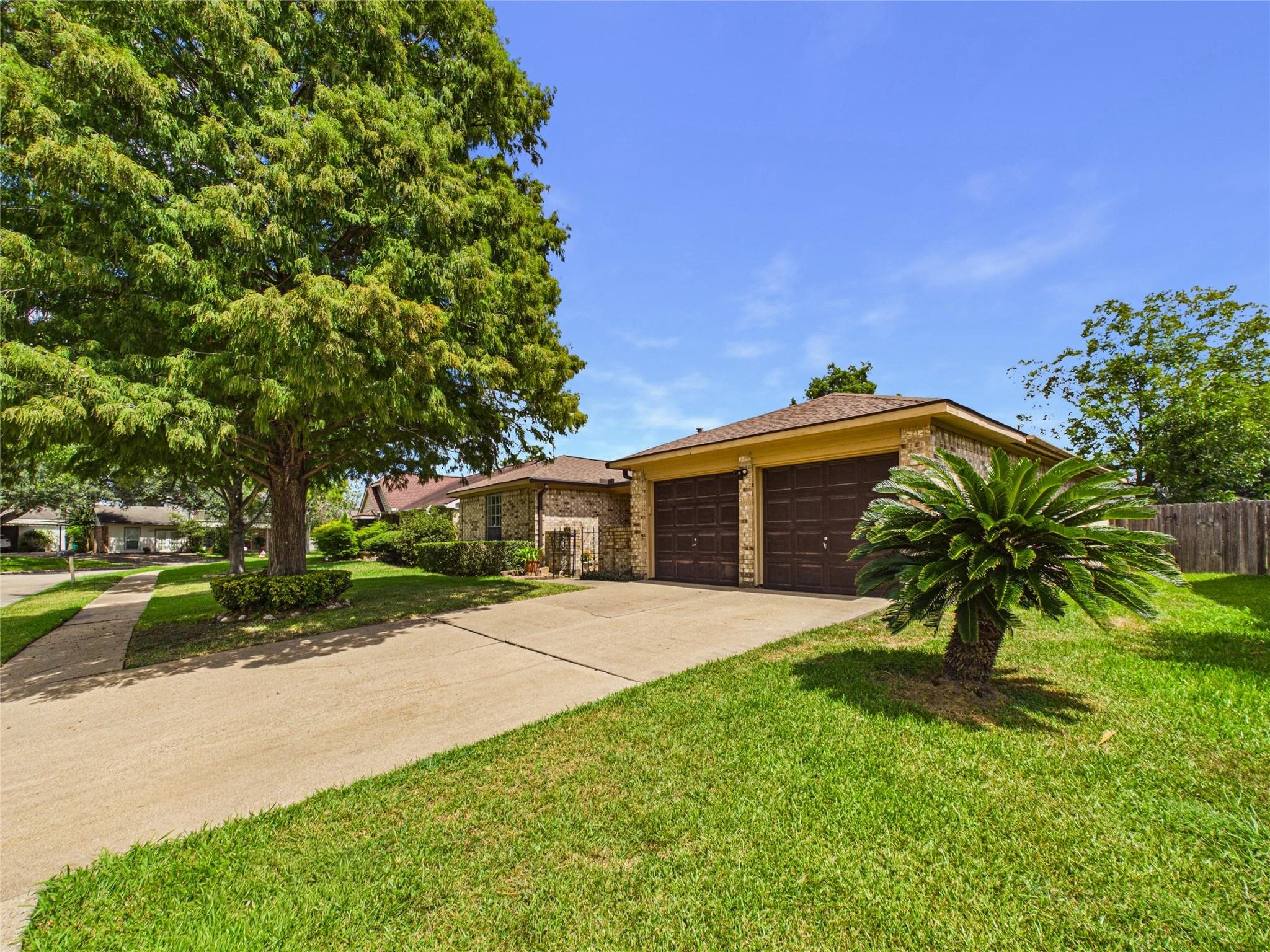 3919 Sandlehurst Drive
