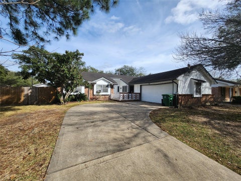 Homes For Sale - 8403 Mullins Drive<br/> Houston, TX 77096