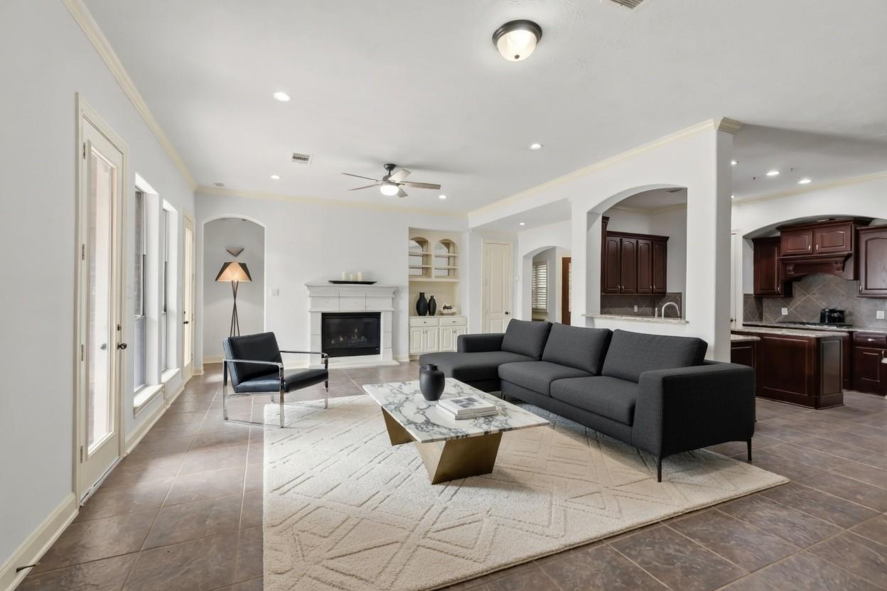 935 Poydras Street