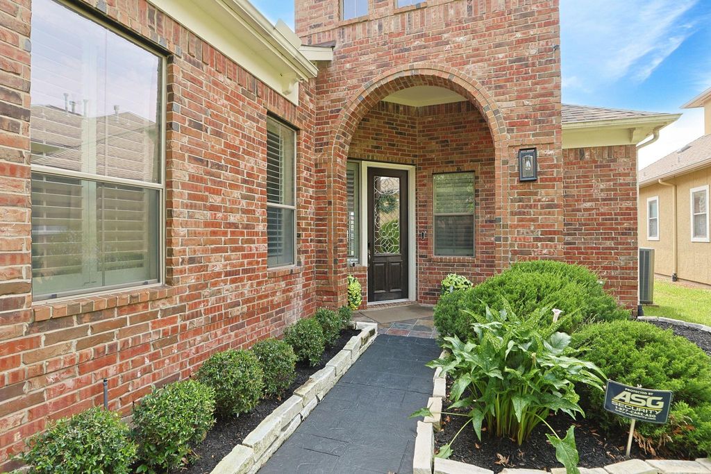 Photo of 935 Poydras Street, Sugar Land, TX 77498 (MLS # 43511002)