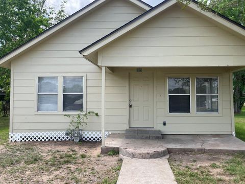 Photo of 809 19th Street, Hempstead, TX 77445 (MLS # 47031822)