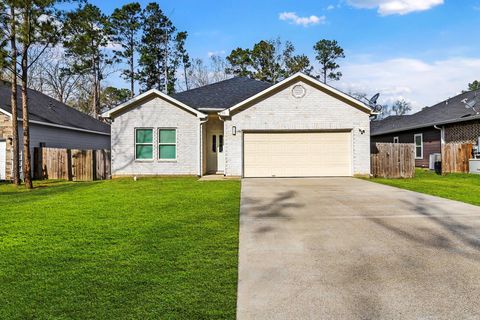 Photo of 192 S Village Cove Loop, Livingston, TX 77351 (MLS # 46901741)