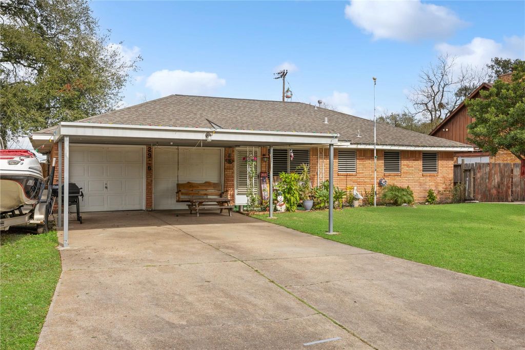 Photo of 2906 Somerset Avenue, Texas City, TX 77590 (MLS # 40311720)