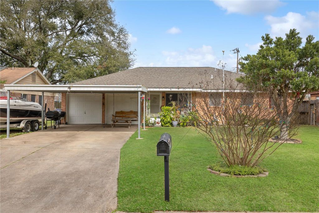 Photo of 2906 Somerset Avenue, Texas City, TX 77590 (MLS # 40311720)