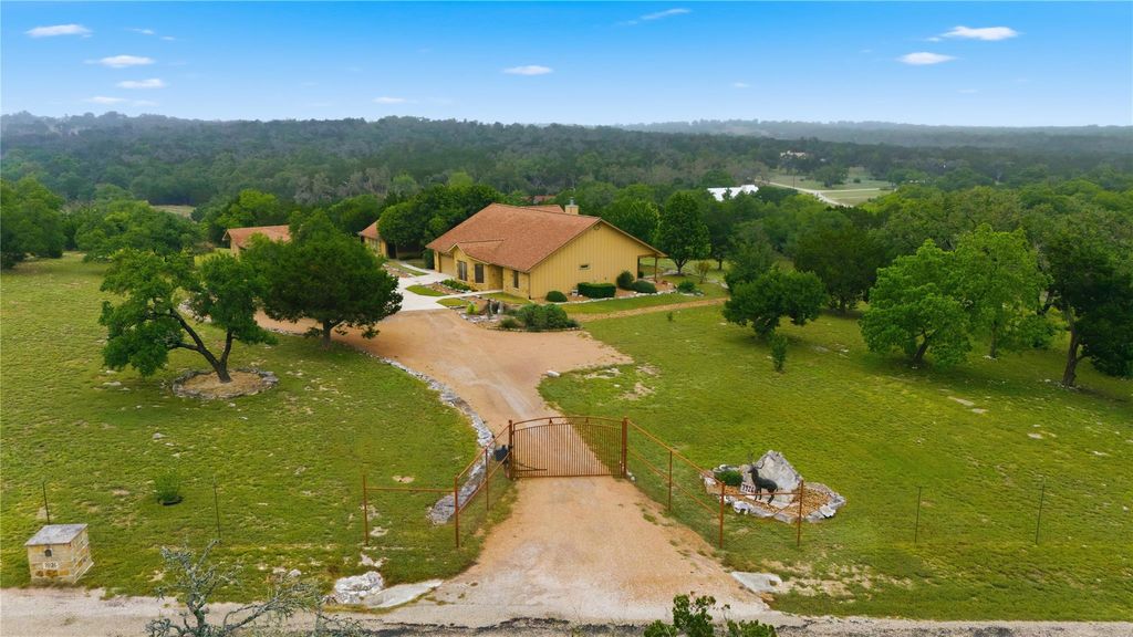 Photo of 7926 White Oak Road Rd, Kerrville, TX 78028 (MLS # 68093015)
