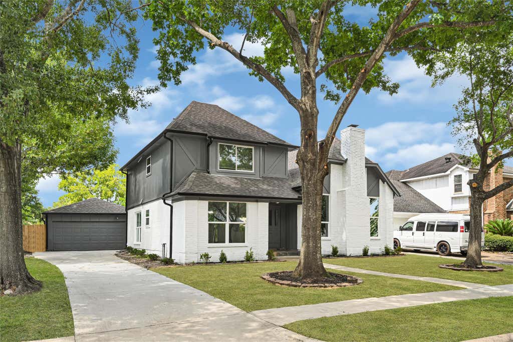 Photo of 13042 Richmond Avenue, Houston, TX 77082 (MLS # 76794707)
