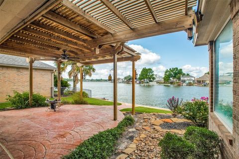 Photo of 13661 Lakeside Place Drive, Willis, TX 77318 (MLS # 96483308)
