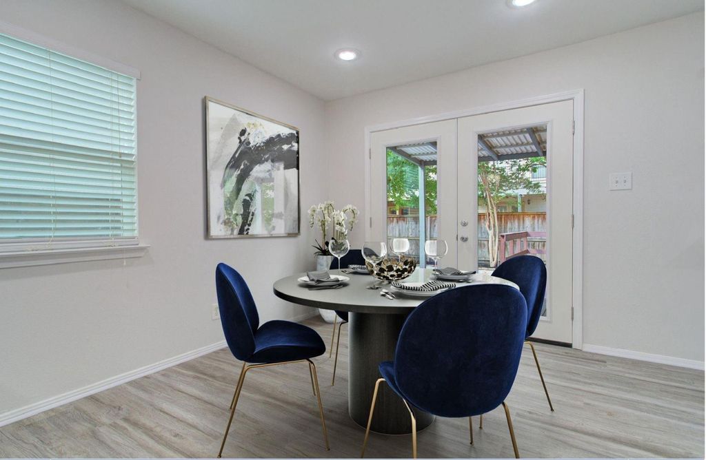 Photo of 5704 Darling Street, Houston, TX 77007 (MLS # 9969227)