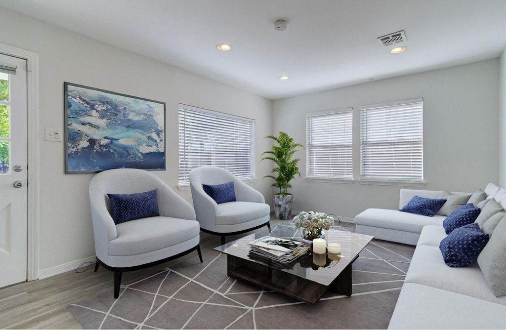 Photo of 5704 Darling Street, Houston, TX 77007 (MLS # 9969227)