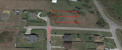 Photo of 4 21st St Street N, Hempstead, TX 77445 (MLS # 2976337)