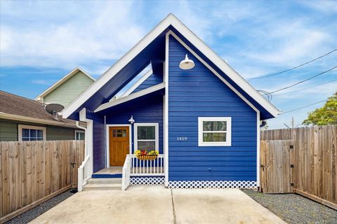 Photo of 1419 Laird Street, Houston, TX 77008 (MLS # 3947921)