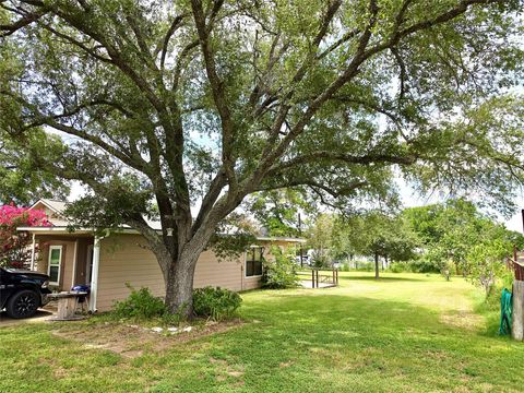 Tiny photo for 307 5th St Street, Sutherland Springs, TX 78161 (MLS # 53709282)