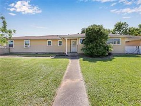 Photo of 1755 W 10th Street, Freeport, TX 77541 (MLS # 69510169) Photo of 1755 W 10th Street, Freeport, TX 77541 (MLS # 69510169)