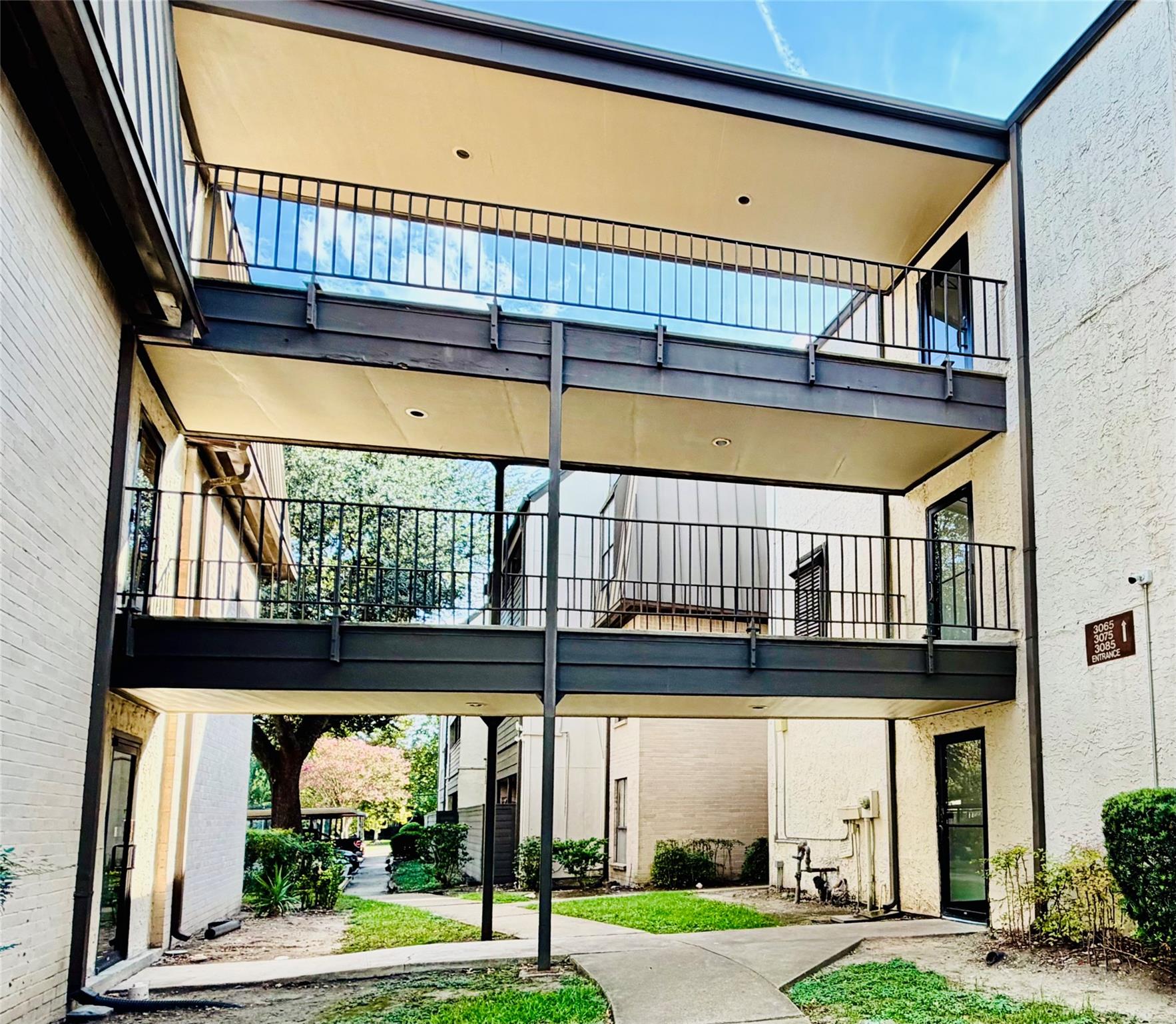 3075 Walnut Bend Lane 24