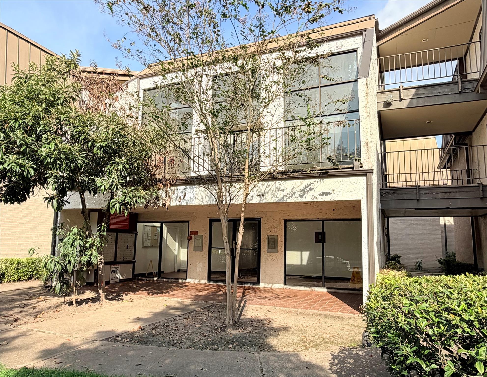 3075 Walnut Bend Lane 24