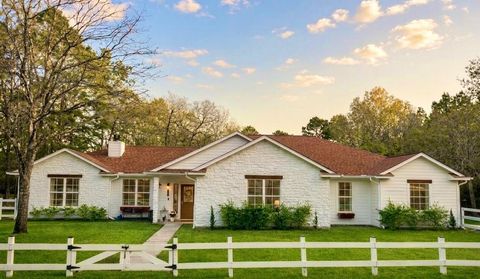 Homes For Sale - 24953 Powers Court<br/> Montgomery, TX 77316