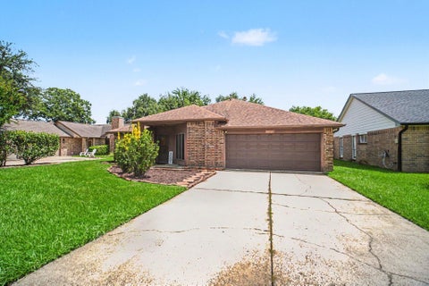 Photo of 10926 Collingswood Drive, La Porte, TX 77571 (MLS # 42158293)