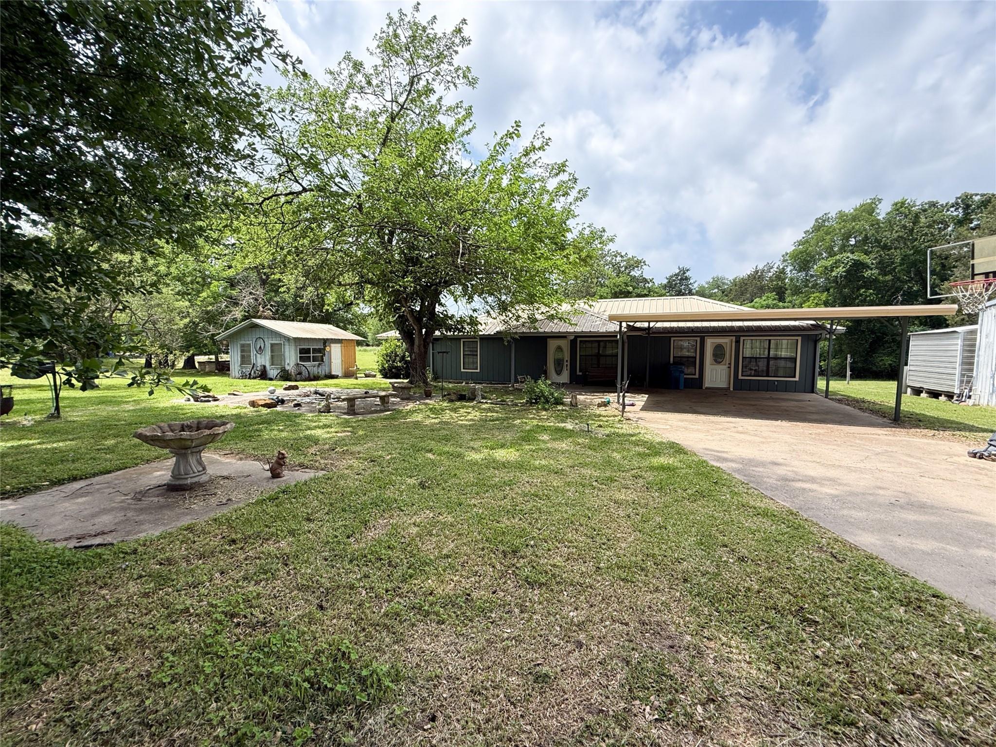 708 W Railroad