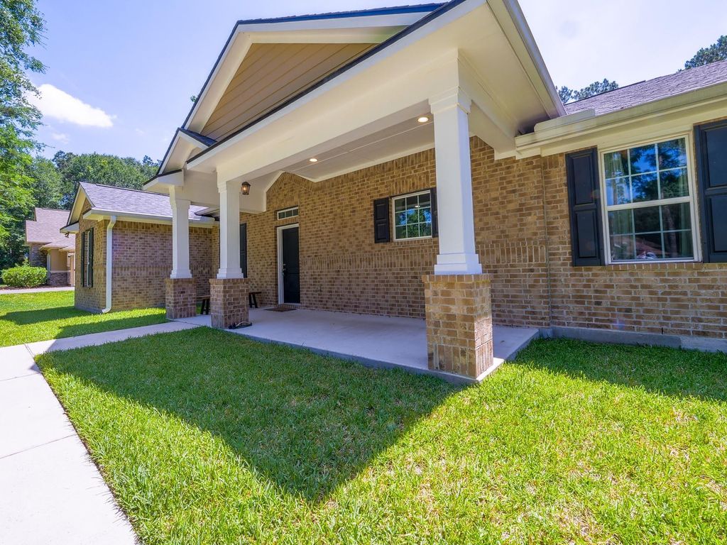 Photo of 23113 Madeira Court, Porter, TX 77365 (MLS # 43360383)