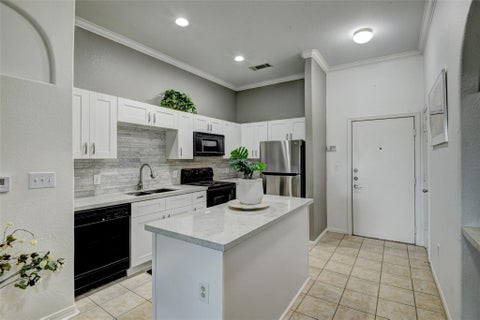 Photo of 1441 East Street #107, Houston, TX 77007 (MLS # 82068084)