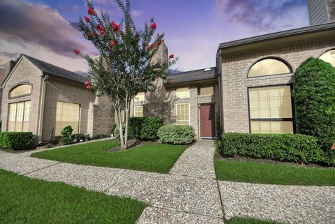 Photo of 1022 Memorial Village Dr Drive, Houston, TX 77024 (MLS # 14056976)