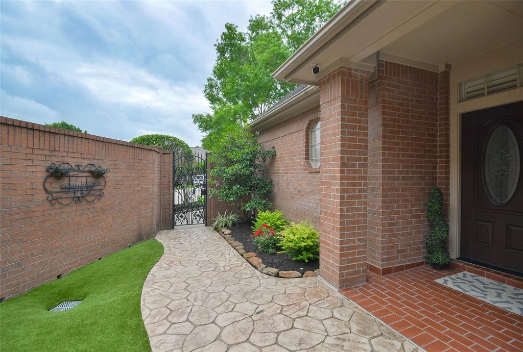 Photo of 4403 Walham Court, Houston, TX 77345 (MLS # 33382020)