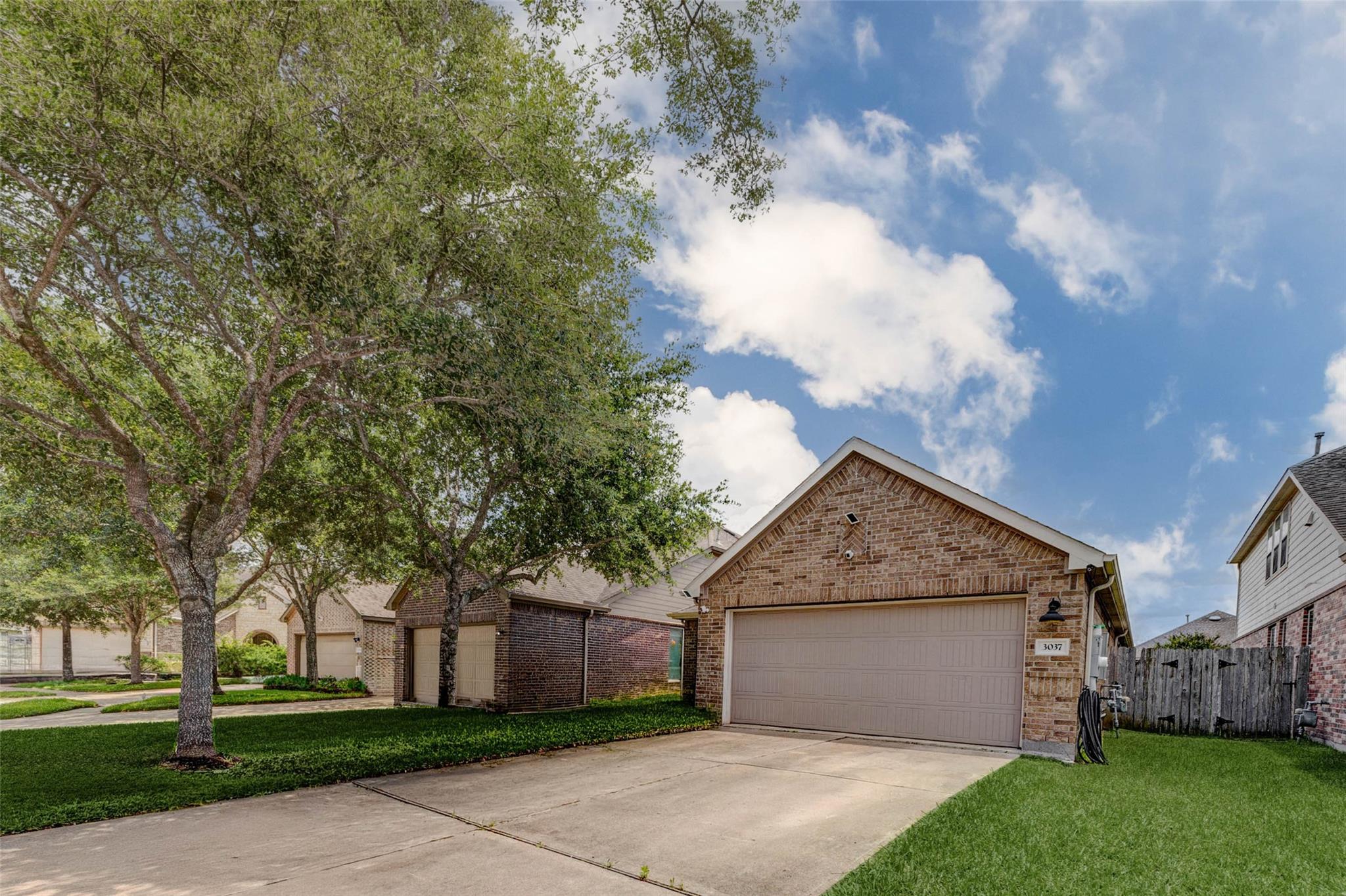 3037 Hawthorne Glen Lane